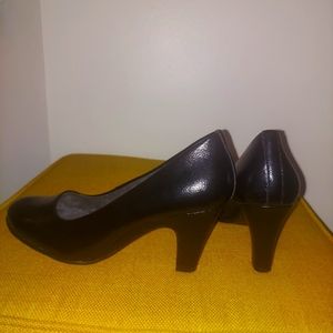 Aerosoles Black Tapestry Heel Rest Pump, Size 9 1/2 Medium